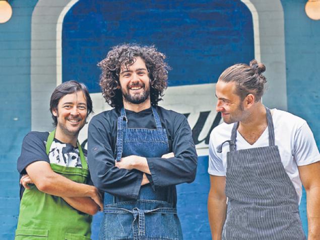 The new culinary team at Azul: Hernán Simesen (l.), head chef Nicolás López (c.) and Matías Romano 