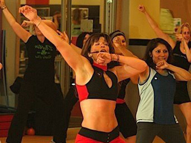 Wellness expert/personal trainer/nutrition coach, Josette Puig, giving a group fitness class. (Courtesy Josette Puig)