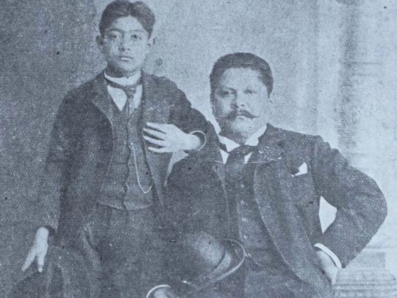 José Guadalupe Posada (right) with his son (left). (Courtesy New World Prints Collection)